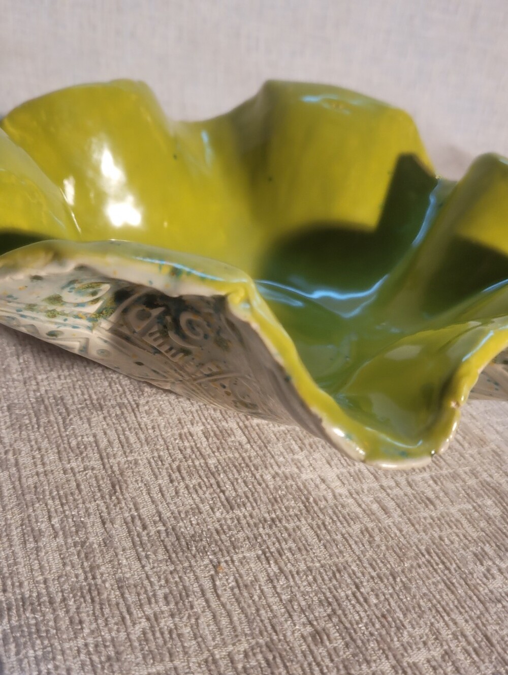 Vintage Mid Century Modern Ceramic Ruffled Rim Bowl - 6" Chartreuse Green